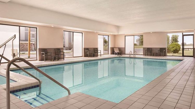 Country Inn & Suites Mt. Pleasant-Racine West Pool