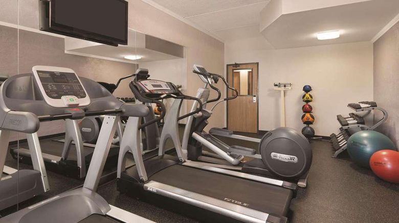 <b>Country Inn & Suites Mt. Pleasant-Racine West Health</b>. Images powered by <a href="https://iceportal.shijigroup.com/" title="IcePortal" target="_blank">IcePortal</a>.