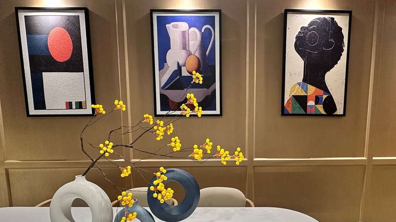 <b>Ramada by Wyndham Bangkok Sukhumvit 11 Lobby</b>. Images powered by <a href="https://iceportal.shijigroup.com/" title="IcePortal" target="_blank">IcePortal</a>.