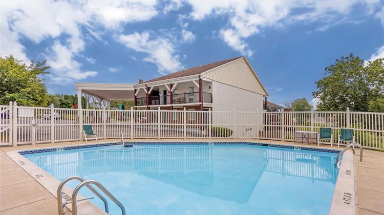 Quality Inn Smoketown - Lancaster Area Pool