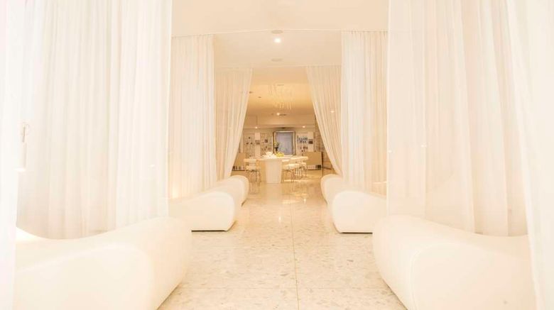<b>Bellevue Hotel Spa</b>. Images powered by <a href="https://iceportal.shijigroup.com/" title="IcePortal" target="_blank">IcePortal</a>.