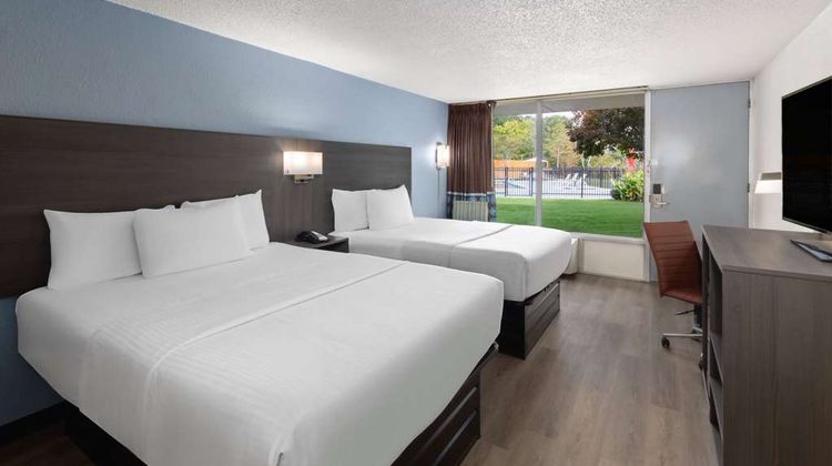 Super 8 by Wyndham Riverside Room