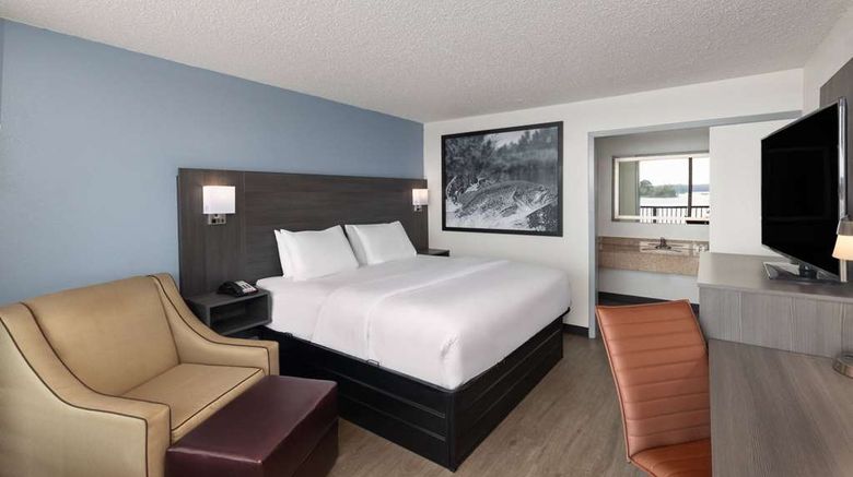 <b>Super 8 by Wyndham Riverside Room</b>. Images powered by <a href="https://iceportal.shijigroup.com/" title="IcePortal" target="_blank">IcePortal</a>.