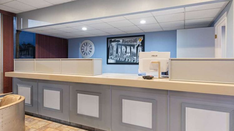 Super 8 by Wyndham Riverside Lobby