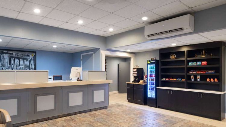 Super 8 by Wyndham Riverside Lobby