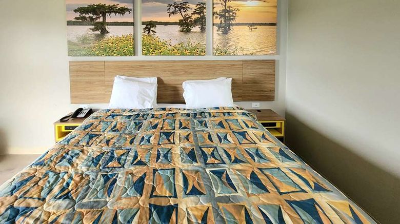 <b>Days Inn by Wyndham Lafayette Room</b>. Images powered by <a href="https://iceportal.shijigroup.com/" title="IcePortal" target="_blank">IcePortal</a>.