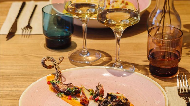 <b>TRIBE Lyon Croix Rousse Restaurant</b>. Images powered by <a href="https://iceportal.shijigroup.com/" title="IcePortal" target="_blank">IcePortal</a>.