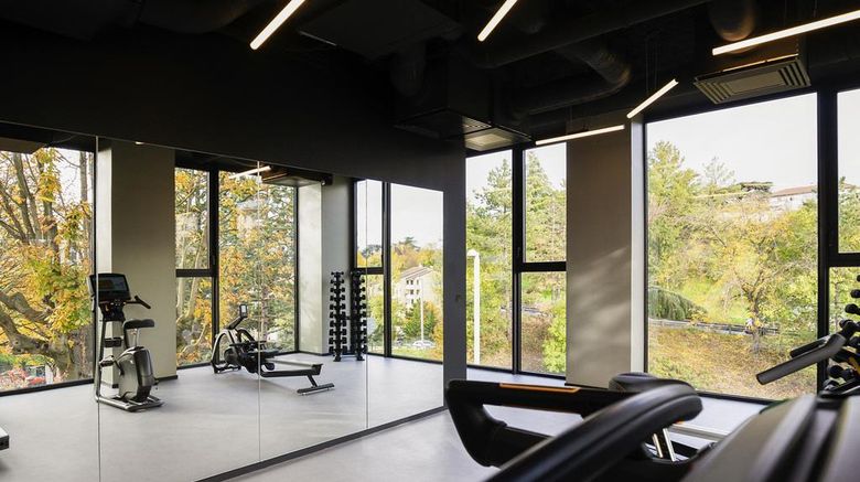 <b>TRIBE Lyon Croix Rousse Health</b>. Images powered by <a href="https://iceportal.shijigroup.com/" title="IcePortal" target="_blank">IcePortal</a>.