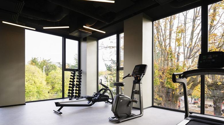 <b>TRIBE Lyon Croix Rousse Health</b>. Images powered by <a href="https://iceportal.shijigroup.com/" title="IcePortal" target="_blank">IcePortal</a>.