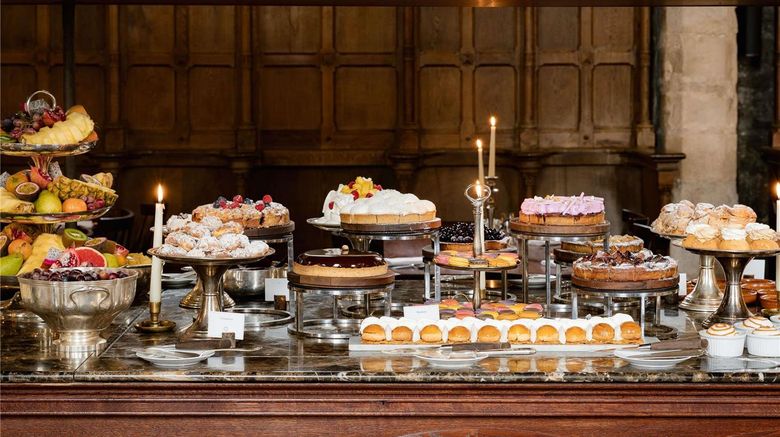 <b>Abbaye des Vaux de Cernay Restaurant</b>. Images powered by <a href="https://iceportal.shijigroup.com/" title="IcePortal" target="_blank">IcePortal</a>.