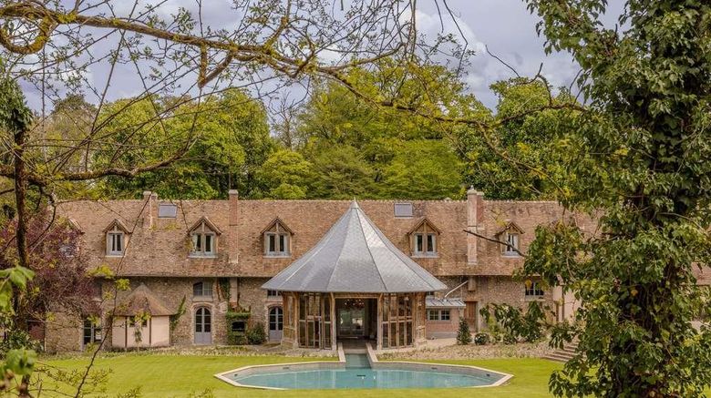 <b>Abbaye des Vaux de Cernay Pool</b>. Images powered by <a href="https://iceportal.shijigroup.com/" title="IcePortal" target="_blank">IcePortal</a>.