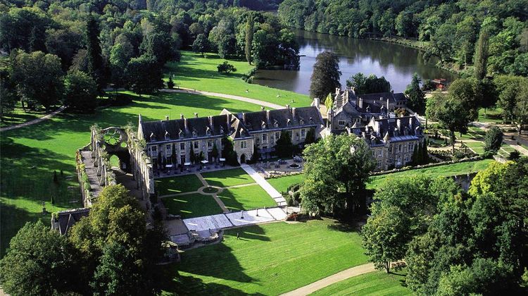 Abbaye des Vaux de Cernay Exterior