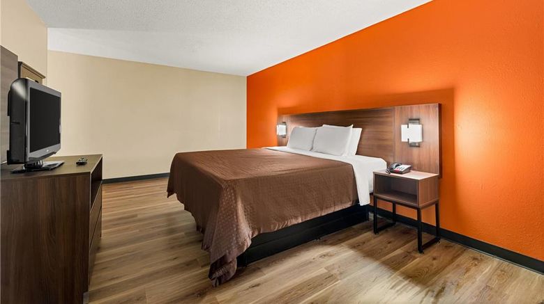 <b>Suburban Studios near Hanes Mall Room</b>. Images powered by <a href="https://iceportal.shijigroup.com/" title="IcePortal" target="_blank">IcePortal</a>.