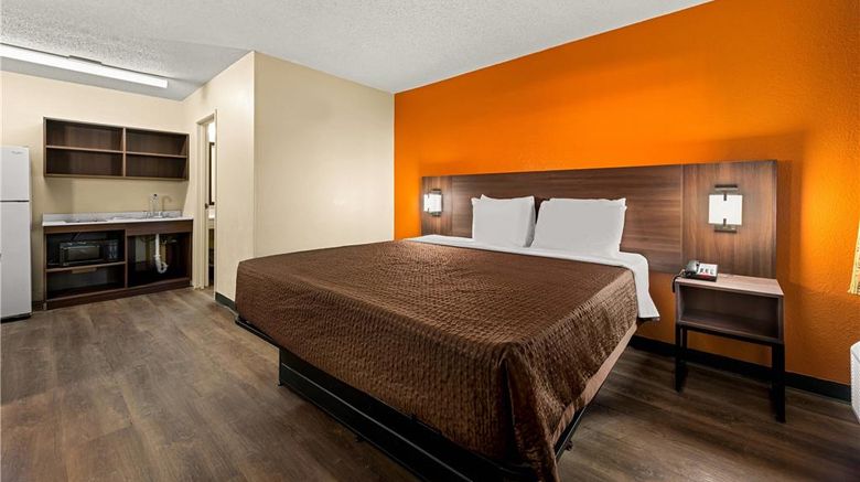 <b>Suburban Studios near Hanes Mall Room</b>. Images powered by <a href="https://iceportal.shijigroup.com/" title="IcePortal" target="_blank">IcePortal</a>.