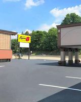 Super 8 by Wyndham Greensburg