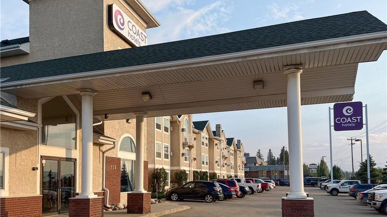 <b>Coast Hinton Hotel Exterior</b>. Images powered by <a href="https://iceportal.shijigroup.com/" title="IcePortal" target="_blank">IcePortal</a>.