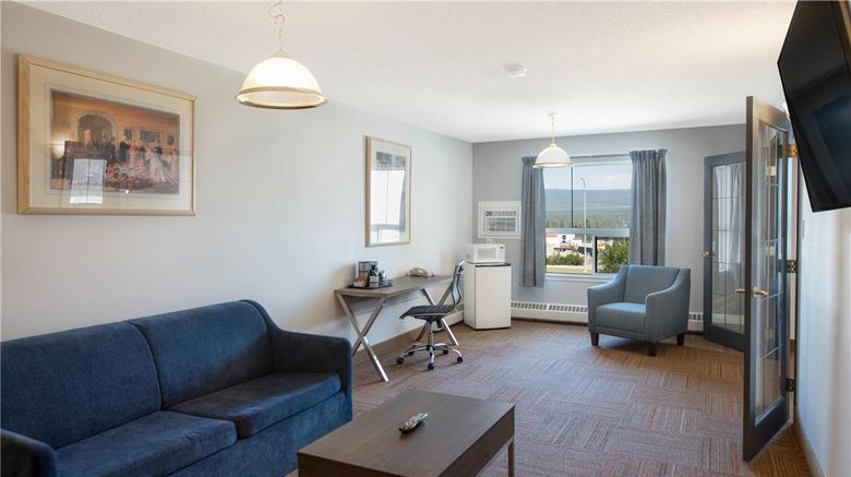<b>Coast Hinton Hotel Suite</b>. Images powered by <a href="https://iceportal.shijigroup.com/" title="IcePortal" target="_blank">IcePortal</a>.