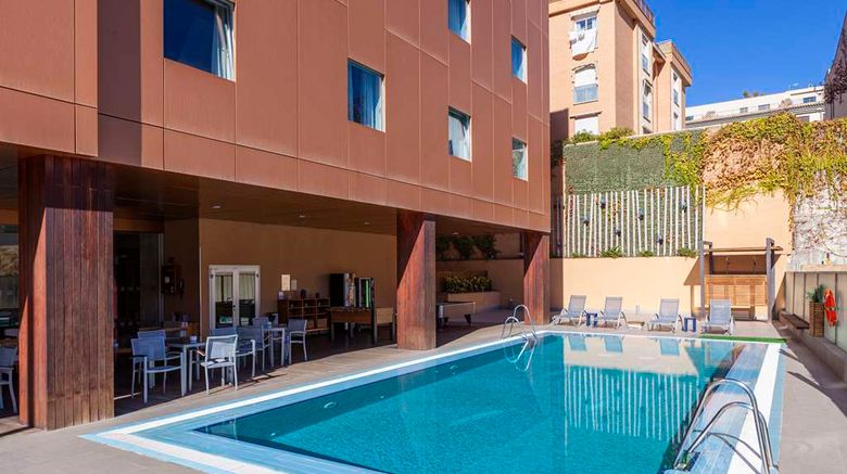 <b>Hotel Macia Real de la Alhambra Pool</b>. Images powered by <a href="https://iceportal.shijigroup.com/" title="IcePortal" target="_blank">IcePortal</a>.