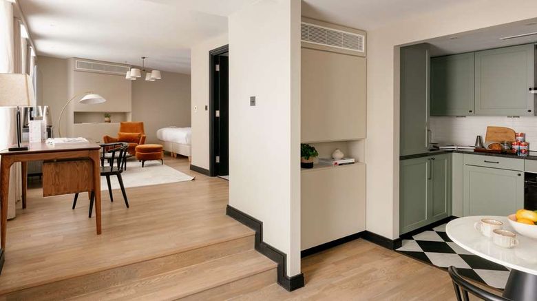 <b>Native Kings Wardrobe Suite</b>. Images powered by <a href="https://iceportal.shijigroup.com/" title="IcePortal" target="_blank">IcePortal</a>.
