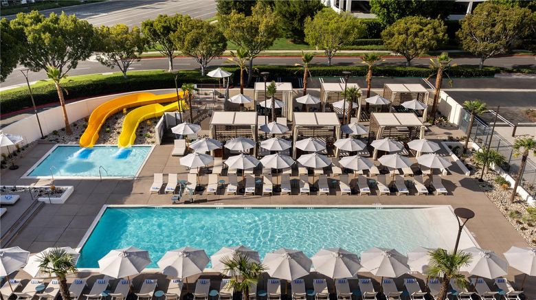 <b>Hyatt Regency Irvine Pool</b>. Images powered by <a href="https://iceportal.shijigroup.com/" title="IcePortal" target="_blank">IcePortal</a>.