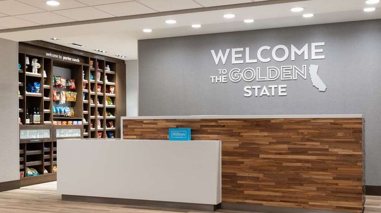 Hampton Inn & Suites Porter Ranch LA Lobby