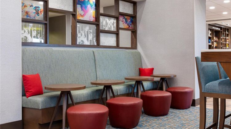 Hampton Inn & Suites Porter Ranch LA Lobby