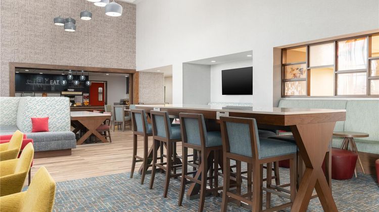 Hampton Inn & Suites Porter Ranch LA Lobby
