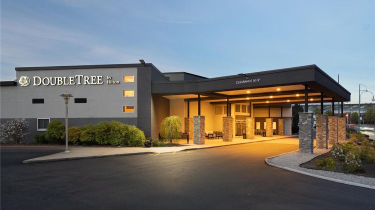 DoubleTree by Hilton Providence Airport Exterior