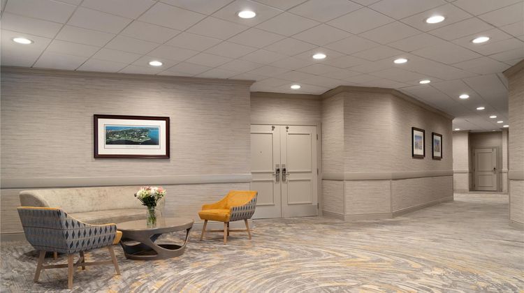 DoubleTree by Hilton Providence Airport Lobby