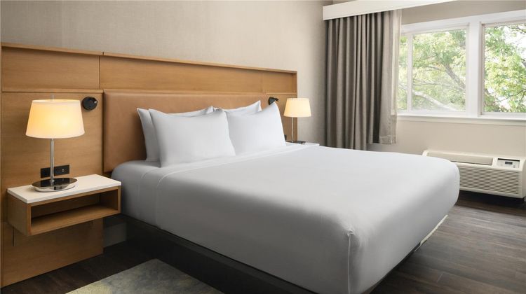 DoubleTree by Hilton Providence Airport Room