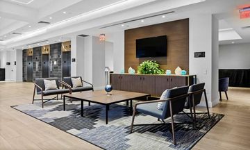 DoubleTree by Hilton New York JFK Arpt