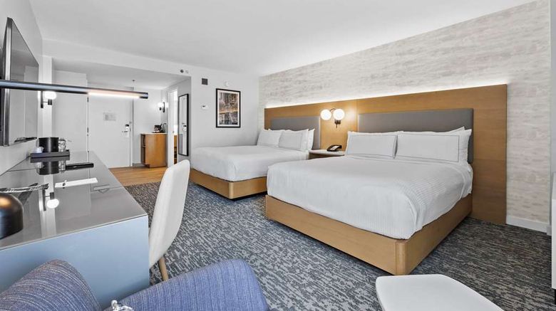 <b>DoubleTree by Hilton New York JFK Arpt Room</b>. Images powered by <a href="https://iceportal.shijigroup.com/" title="IcePortal" target="_blank">IcePortal</a>.