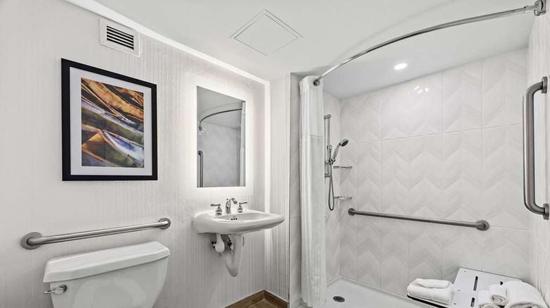 <b>DoubleTree by Hilton New York JFK Arpt Room</b>. Images powered by <a href="https://iceportal.shijigroup.com/" title="IcePortal" target="_blank">IcePortal</a>.