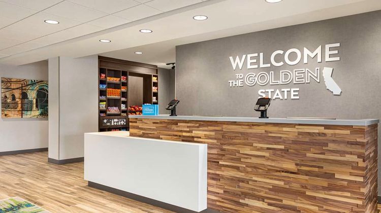 Hampton Inn & Suites by Hilton Oroville Lobby