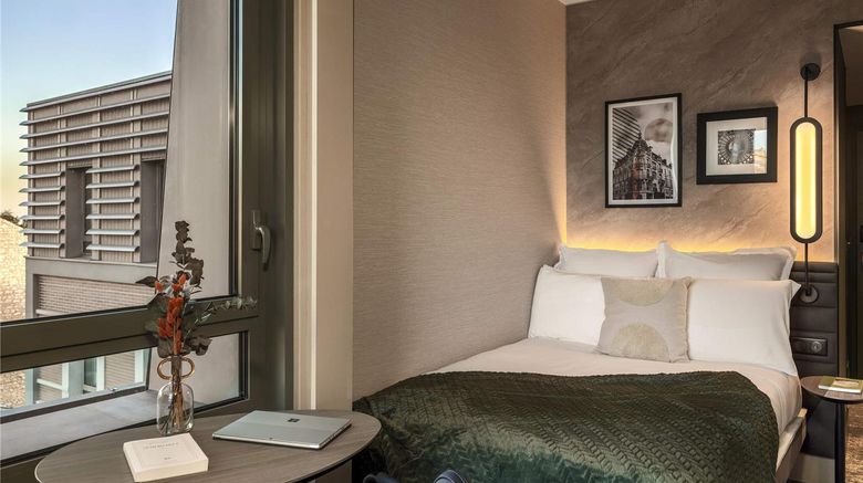 <b>Novotel Orleans Centre Gare Room</b>. Images powered by <a href="https://iceportal.shijigroup.com/" title="IcePortal" target="_blank">IcePortal</a>.