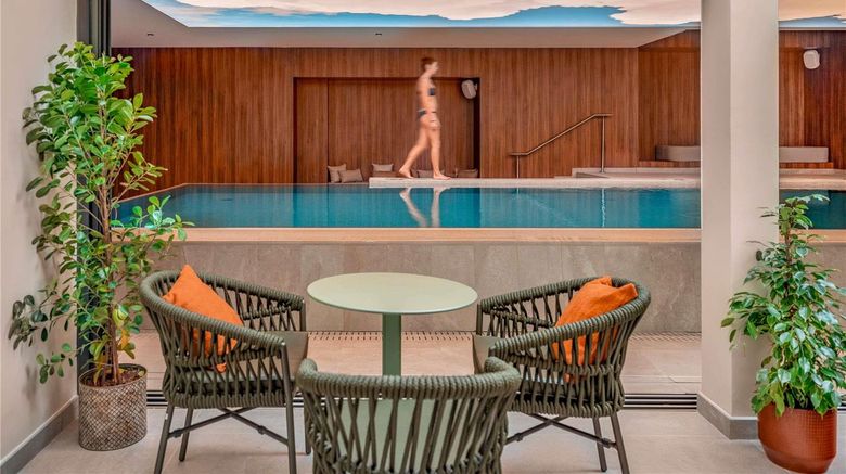 <b>Novotel Orleans Centre Gare Pool</b>. Images powered by <a href="https://iceportal.shijigroup.com/" title="IcePortal" target="_blank">IcePortal</a>.