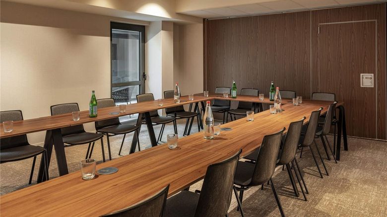 <b>Novotel Orleans Centre Gare Meeting</b>. Images powered by <a href="https://iceportal.shijigroup.com/" title="IcePortal" target="_blank">IcePortal</a>.