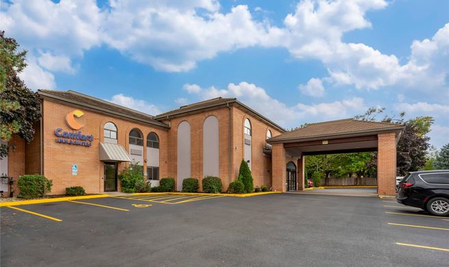Comfort Inn & Suites Mundelein Exterior