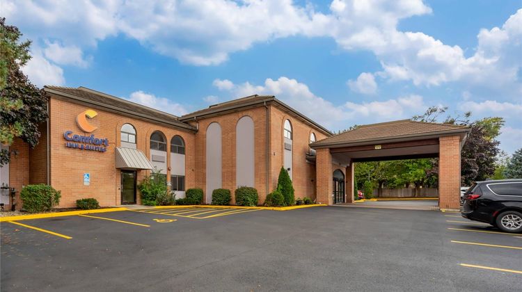 Comfort Inn & Suites Mundelein Exterior
