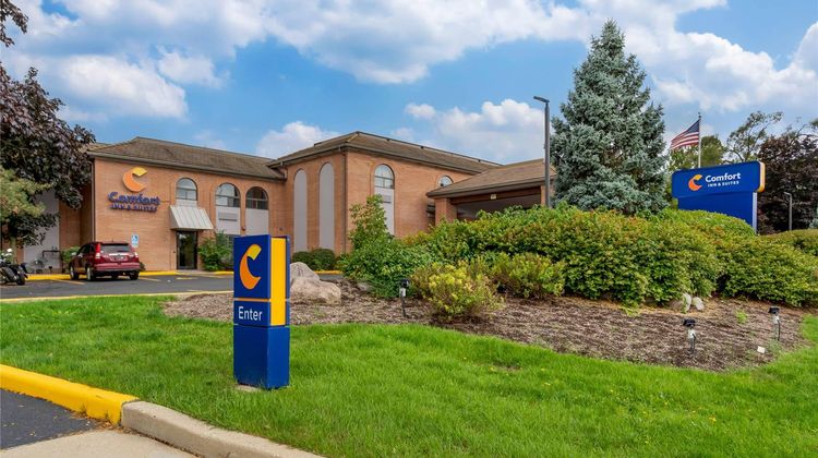 Comfort Inn & Suites Mundelein Exterior