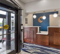 Comfort Inn & Suites Mundelein Lobby