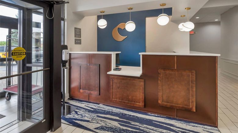 <b>Comfort Inn & Suites Mundelein Lobby</b>. Images powered by <a href="https://iceportal.shijigroup.com/" title="IcePortal" target="_blank">IcePortal</a>.