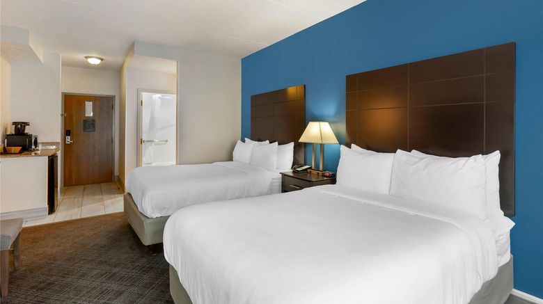<b>Comfort Inn & Suites Mundelein Suite</b>. Images powered by <a href="https://iceportal.shijigroup.com/" title="IcePortal" target="_blank">IcePortal</a>.
