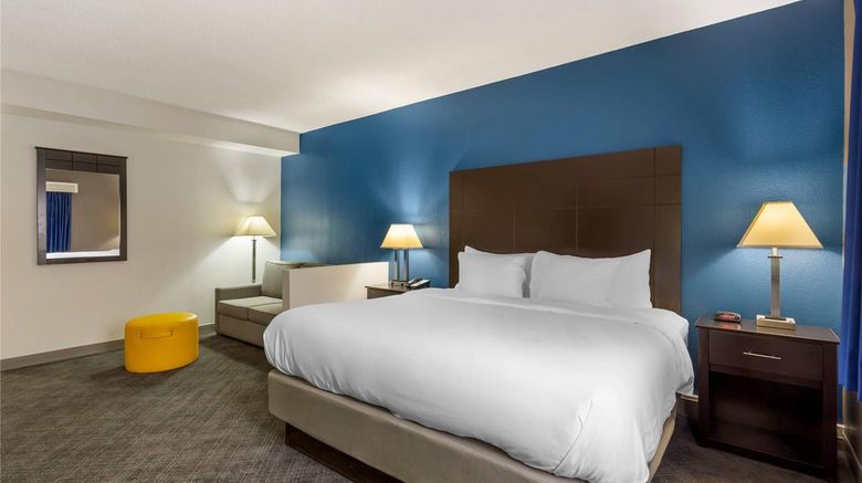 <b>Comfort Inn & Suites Mundelein Room</b>. Images powered by <a href="https://iceportal.shijigroup.com/" title="IcePortal" target="_blank">IcePortal</a>.