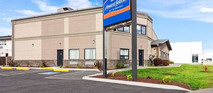 Howard Johnson by Wyndham Thunder Bay Exterior