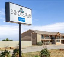 Eagle's Den Suites-Travelodge by Wyndham Exterior