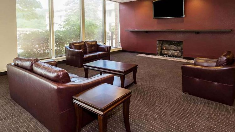 Days Inn by Wyndham Williamsport Lobby