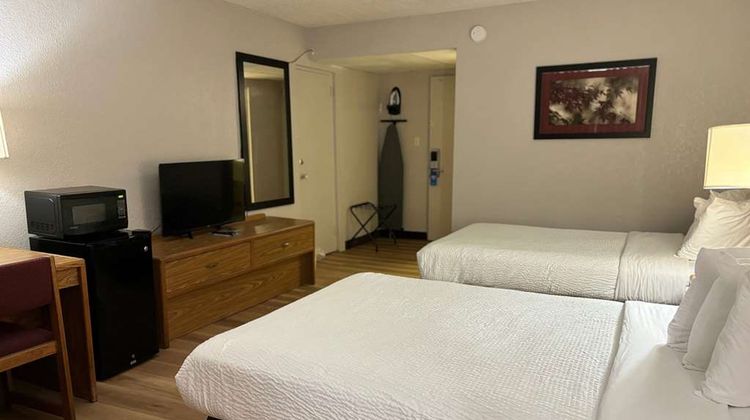 Days Inn by Wyndham Williamsport Room