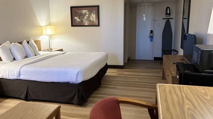 Days Inn by Wyndham Williamsport Room