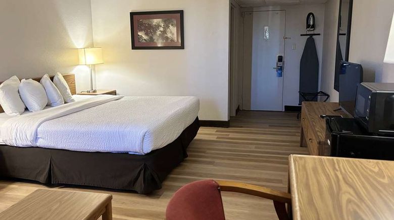 <b>Days Inn by Wyndham Williamsport Room</b>. Images powered by <a href="https://iceportal.shijigroup.com/" title="IcePortal" target="_blank">IcePortal</a>.